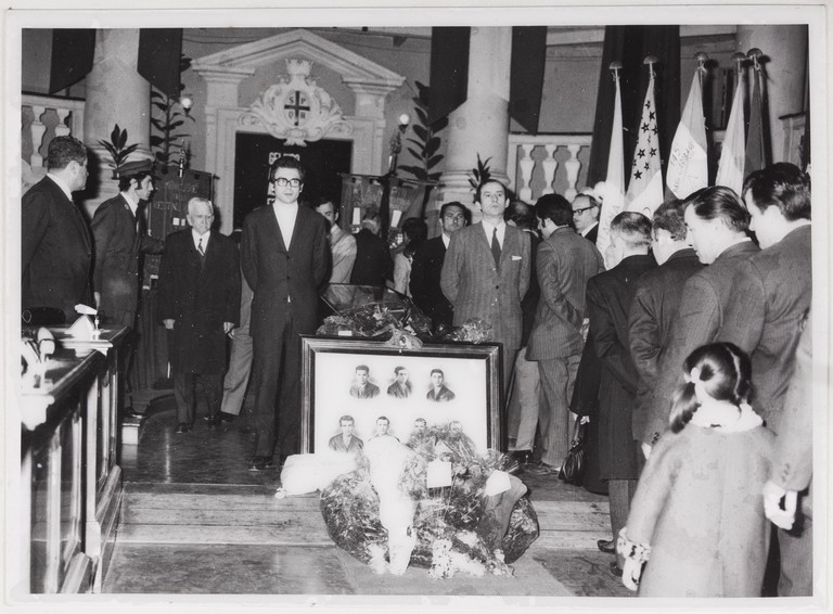 Gattatico-Reggio Emilia, 27-30 marzo 1970, Funerali di Alcide Cervi, camera ardente di Alcide nella Sala del Tricolore di Reggio Emilia, picchetto d'onore